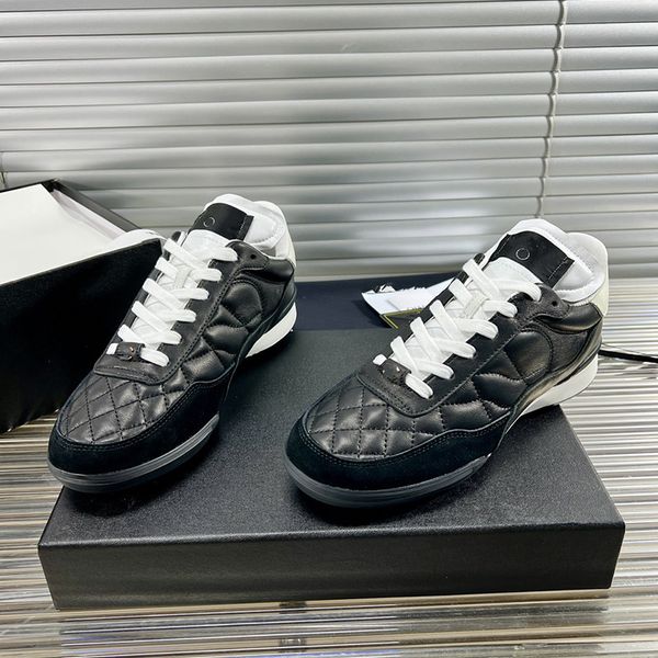 2023 Le ultime scarpe casual nere da donna in pelle di pecora scarpe sportive a quadri con diamanti piccole scarpe da tennis punte per unghie