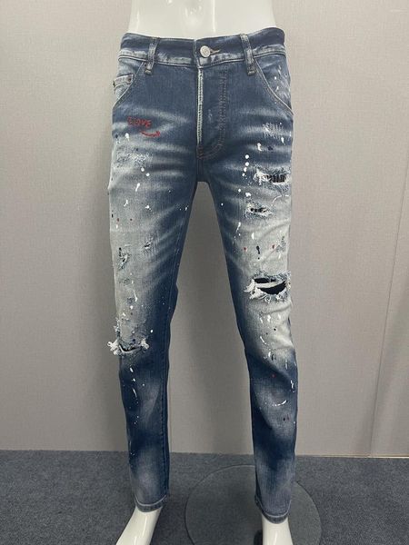 Herrenjeans 2023 Frühjahr/Sommer Mode Wasserwäsche Abgenutztes Loch Patch Stofffarbe Gesprenkelt Kleine Füße Schwarze Männer