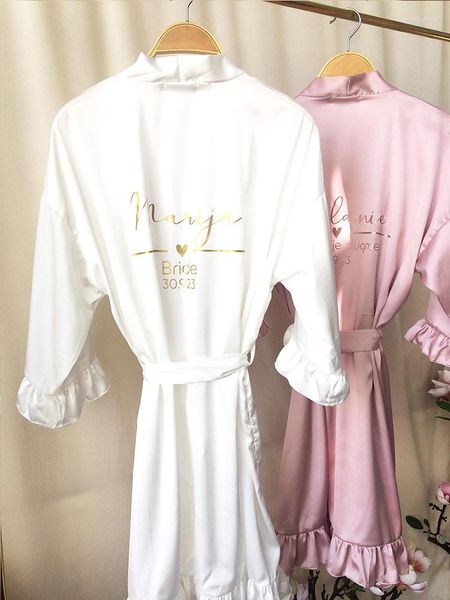 Damen-Nachtwäsche, weiße Robe mit goldenem Braut-Muave-Rose-Kuma-Nije-Dugme-Bademantel, personalisierbar in einer anderen Sprache, gerüschter Bademantel