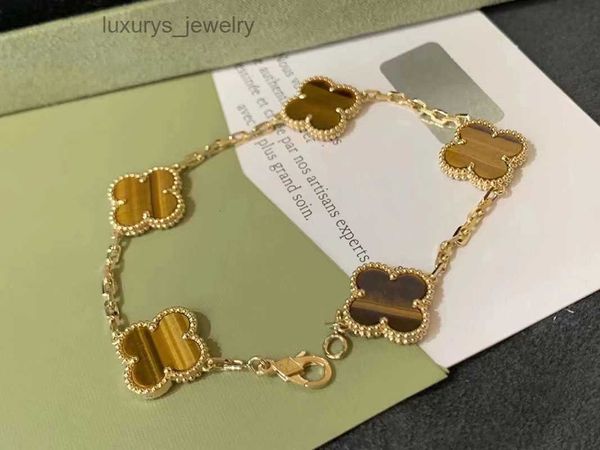 Designer Jewelrys Designer 55555Charm-Armbänder Marke Clover Luxus-Armband 18 Karat Gold Love Armreif Charm 4 Kleeblatt-Armbänder Glänzender Kristalldiamant Partyjude