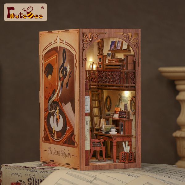 Acessórios para casa de boneca Cutebee DIY Book Nook Shelf Insert Kit Secret Rhythm Miniatura Dollhouse com luzes de toque Móveis para crianças presente de aniversário 230922