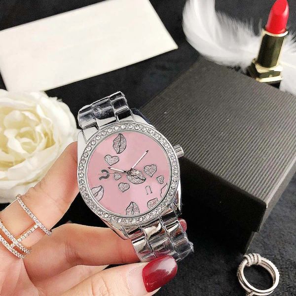 Gues New Fashion Designer Brand Orologi Leaf Heart rossetto Lady Women Girl Crystal Style Steel Metal Band orologio da polso al quarzo Spedizione gratuita all'ingrosso