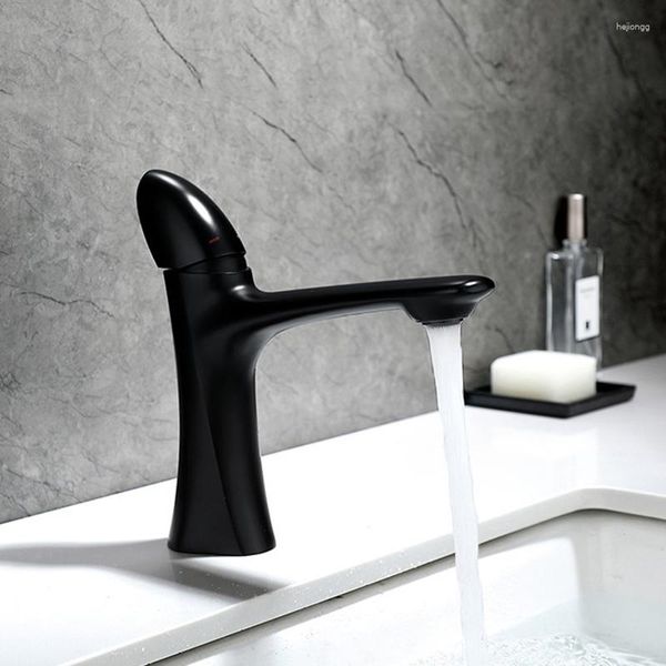 Banyo Lavabo muslukları Modern minimalist tasarım Siyah fırın boyası Ürünler için Havzası Soğuk Su Karıştırma Washbasin Metal Musluk