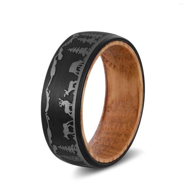 Anéis de casamento Poya Mens 8mm Natural Whiskey Barrel Madeira Forro Preto Anel de Tungstênio com Floresta Árvore Paisagem Lasered