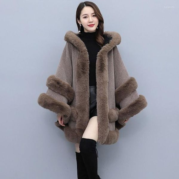 Frauenpelz 2023 Winter Frauen Nachahmung Mantel Mantel Mittellange Version Dicke Warme Outwear Weibliche Mode Vintage Hooede Cape Outcoat