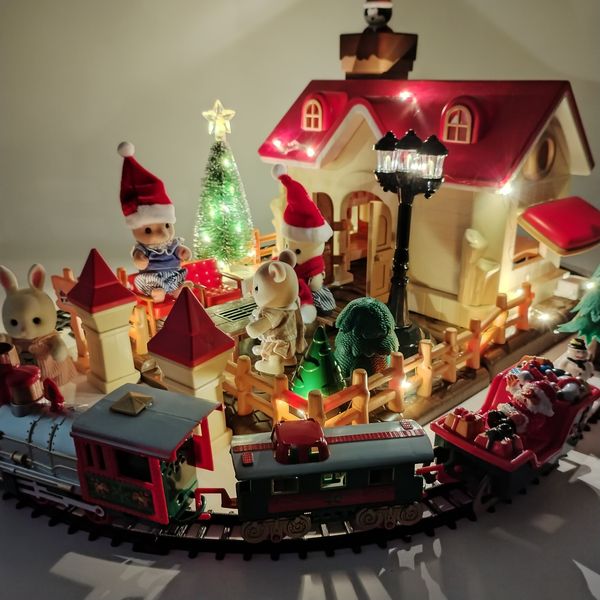 Bambole Natale Giocattoli per bambini foresta famiglia casa delle bambole in miniatura Musica Treno paesaggio innevato accessori per mobili per la casa 230922