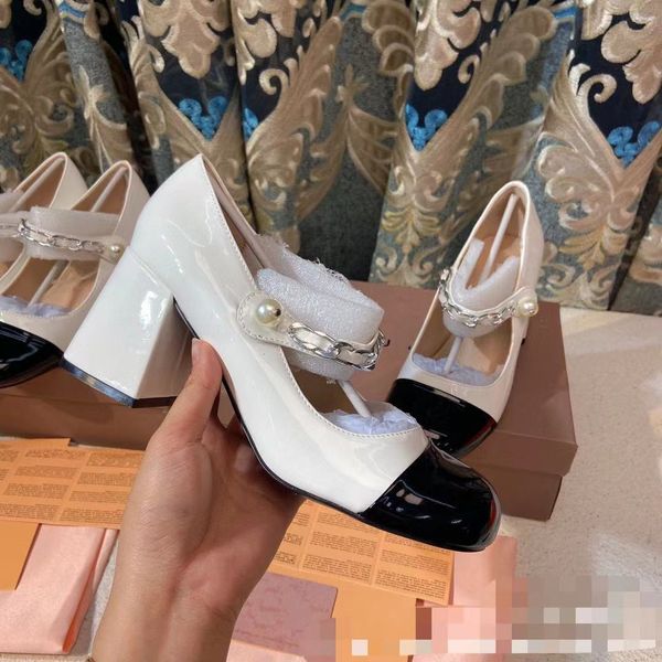 Versione alta Mary Jane Scarpe eleganti da donna Nuovo metallo Designer di lusso Catena Tacchi alti Scarpe da donna moda Sandali con perle con tacco grosso