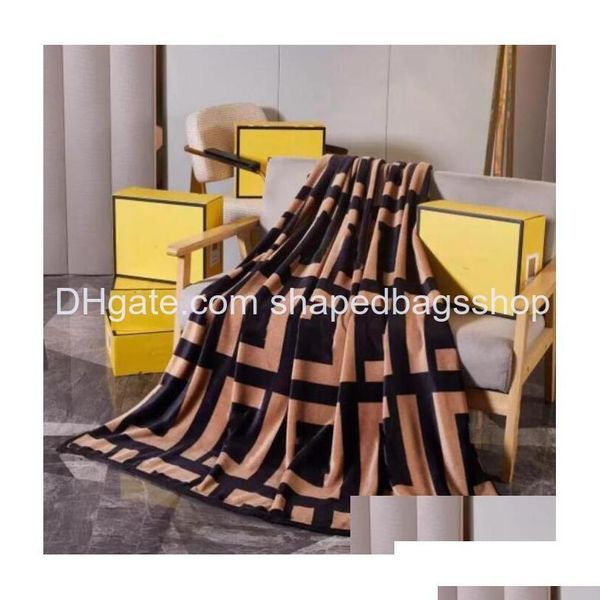 Одеяла Высококачественная фланелевая дизайнерская мягкая плюшевая шаль в автомобиле, дома, диване-кровати, офисном одеяле для сна, 20 стилей, брендовое одеяло с принтом, Drop Dhtro