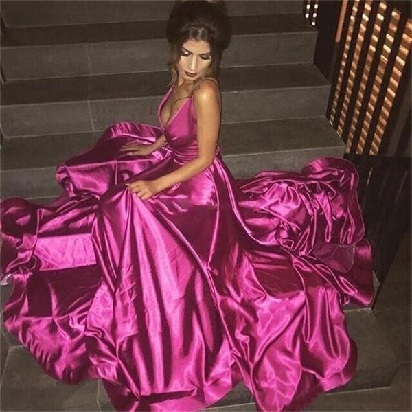 2023 Fushia Deep V Neck Prom Elbiseler Seksi Spagetti Sırtsız Akşam Elbise Saten Süpürme Treni Resmi Parti Elbise Ucuz Vestidos