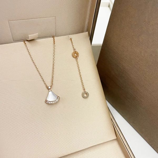 Collana di lusso Designer di gioielli Tipo di ventaglio Collana di perle di diamanti Divas Dream Series Catene di platino per le donne Collane alla moda CYG2392312-5