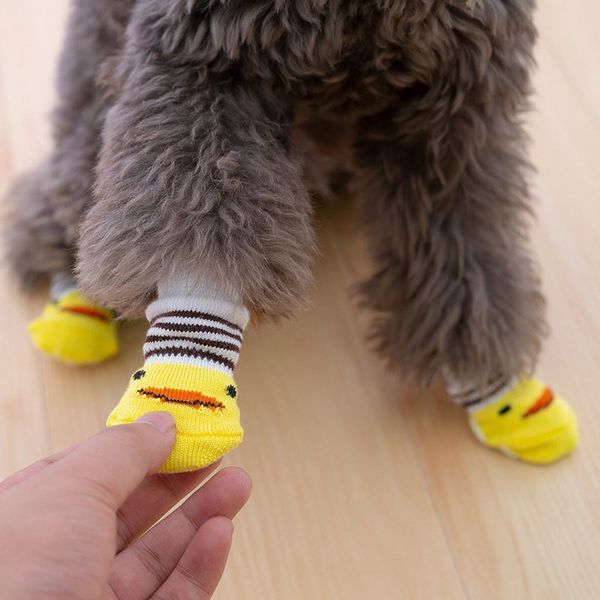 Vestuário para cães 4 pcs filhote de cachorro bonito meias de malha pequenos cães algodão antiderrapante sapatos de gato para outono inverno desgaste interno deslizamento na capa protetora de pata 230923