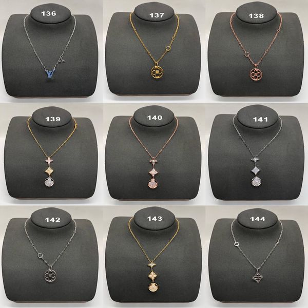 Damen vierblättriges Kleeblatt, Diamanten, V-Buchstabe-Anhänger-Halsketten, Damen-Pullover-Kette, Schlüsselbein-Halskette, Hochzeit, Schmuck, Accessoires, Geschenke, Großhandel, Einzelhandel