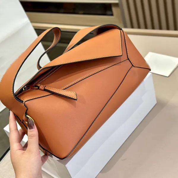 Omuz çantası lüks marka altı koltuk çantası tasarımcısı geometrik kadın çanta premium nappa deri yüksek moda çanta evsiz çanta