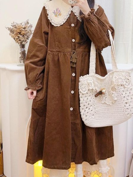 Damen Trenchcoats Mori Vintage Kaffeefarbe Stickerei Puppenkragen Herbst Winter Cord Einreiher Mantel