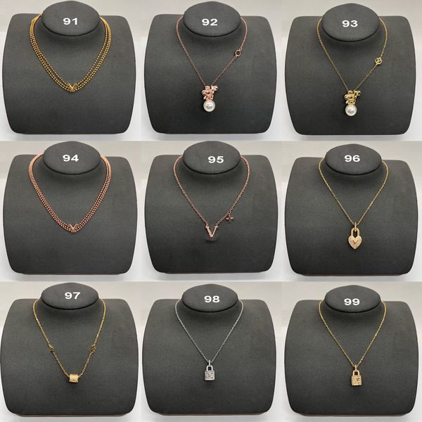 Collana a tre file di piccole perle a forma di V Collana Collana clavicolare da donna Semplice catena casual al collo Accessori per gioielli Regali Vendita al dettaglio all'ingrosso