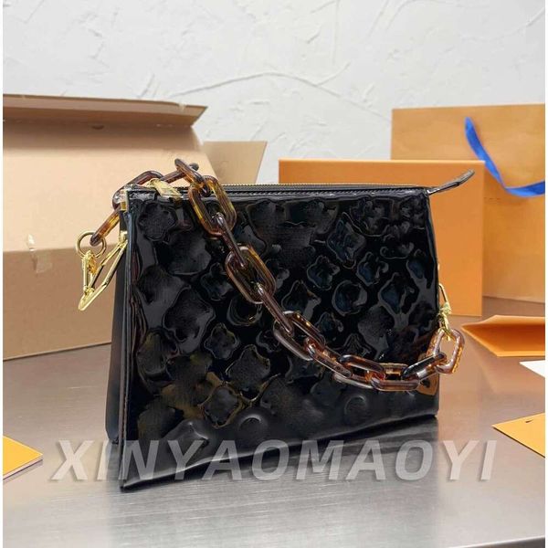 Tasarımcı Çanta Koussin Crossbody Bag Altın Zincir Çanta Kadınlar 10a Gerçek Deri Tote Torot Omuz Çantaları Cüzdanlar Geniş Kayışlar Kabartma Harfleri Çıkarılabilir Kayışlar