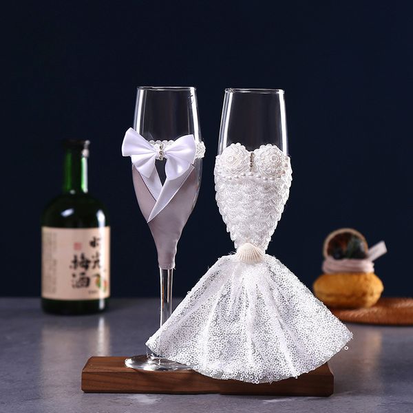 Copos de vinho requintado casamento matchmaking celebração romântico champanhe mão sobre noivo noiva stemware 230923