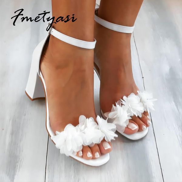 Sapatos de vestido branco mulheres saltos flor sandálias verão sapatos de casamento sapatos de noiva preto saltos grossos sapatos de festa moda dedo do pé aberto mulheres bombas 230922
