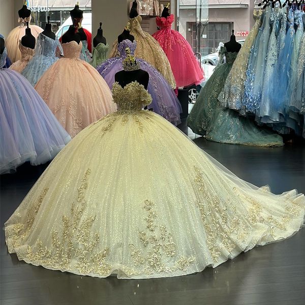 Шампанское Блестящая милая с открытыми плечами Платья Quinceanera Бальное платье Тюль Аппликации Кружева Кристаллы Мексиканские сладкие 16 платья 15 Anos