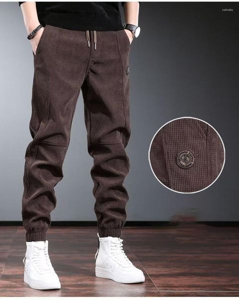 Pantaloni da uomo 2023 invernali in velluto a coste peluche e addensati casual neri alla moda vestibilità ampia disponibili per il commercio all'ingrosso