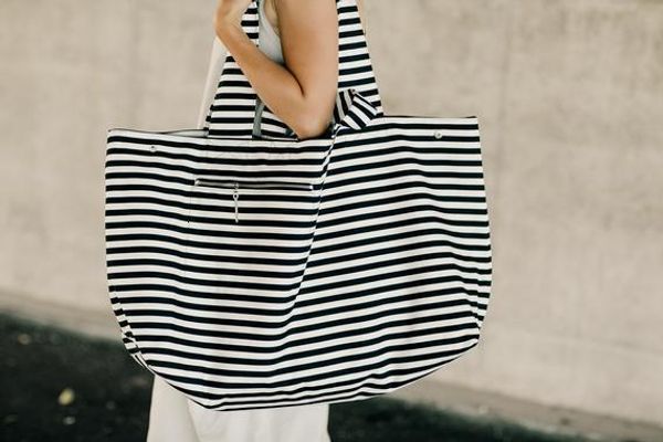 Alışveriş çantaları kalın büyük tuval moda dayanıklı kadınlar siyah ve beyaz çizgiler omuz çantası tote keten pamuk maksimum 230923