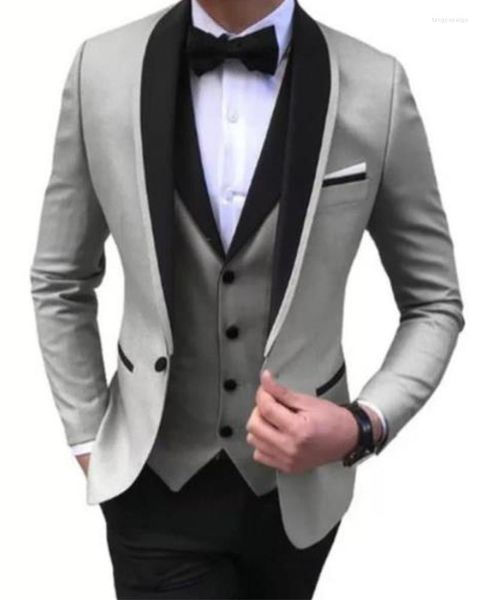 Abiti da uomo Arrivo Custom Made Slim Fit Blazer grigio Blu Completo da uomo per scialle da sposa Cappotto con risvolto Abbigliamento da sposo 3 pezzi Giacca gilet pantaloni