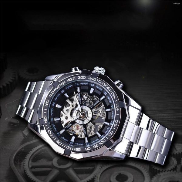 Armbanduhren Herrenuhr Luxus Hollow Out Legierung Trend Quarz Kalender Wasserdicht Advanced Dream Round Reloj Hombres