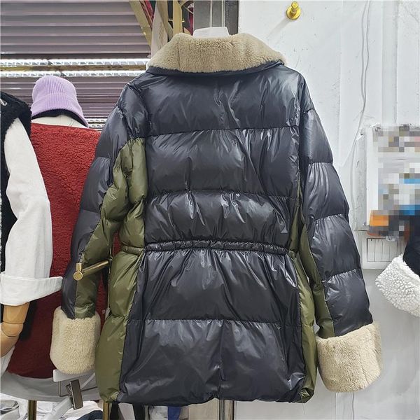 Trench da donna Inverno 2023 Donna Colore misto Risvolto Giacca in cotone Tasche Coulisse Cerniera Puffy Parka Polsino verde militare in lana d'agnello