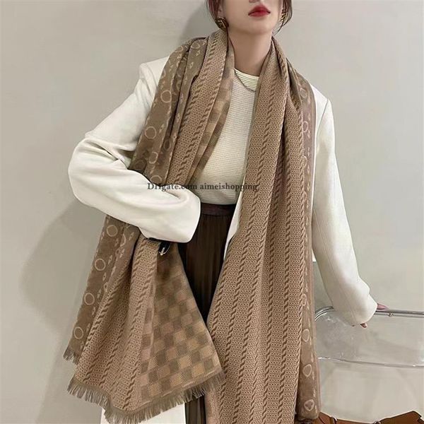 Sciarpa di design da donna di grandi dimensioni Sciarpa ricamata stampata Sciarpa di seta invernale Stampa Foulard Sciarpe di testa quadrata in raso Natale di lusso presen286q