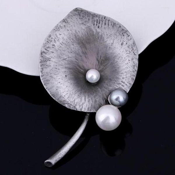 Broschen Einzigartige Metall Vintage Blatt Große Brosche Anhänger Schmuck Simulierte Perle Pins Mode Frauen Kleidung Zubehör XZ192