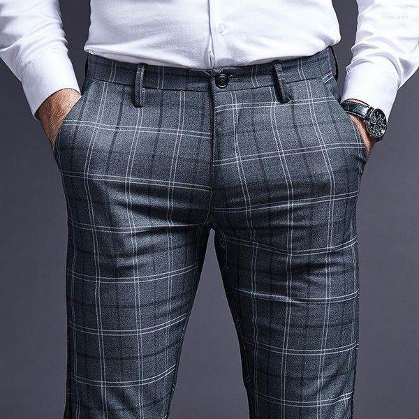 Abiti da uomo Pantaloni da abito scozzesi estivi Pantaloni skinny da uomo Pantaloni formali da ufficio per uomo 2023 Slim Fit