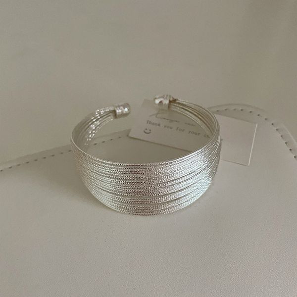 Bracciale in metallo multistrato avanzato Design di nicchia femminile Sensore Personalità retrò Temperamento semplice e versatile per accessori di gioielli da donna