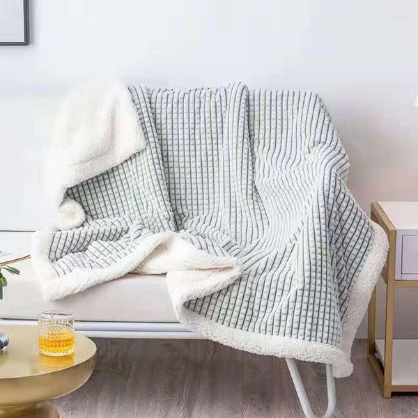 Coperte Coperta in peluche di agnello double face morbida e calda Letto dal design jacquard tridimensionale ispessimento in velluto corallo per la casa