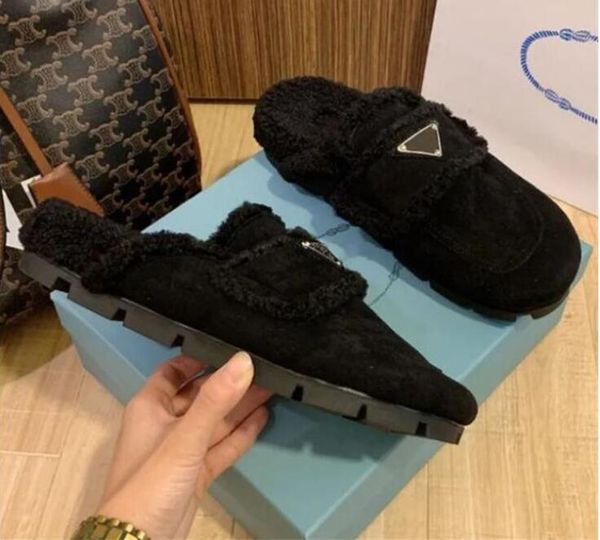 scarpe firmate Luxury Pantofola da donna in calda lana scivolo piatta Pantofole in pelle scamosciata foderate in shearling Pantofola in shearling con logo a triangolo marrone nero Ciabatte Scarpe da corsa