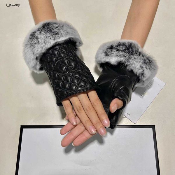 Designer Mädchen Cony Hair Schaffell Fingerlose Handschuhe Gesticktes Logo kurze Handschuhe für Frauen Fäustlinge Wintergeschenk Inklusive Markenbox