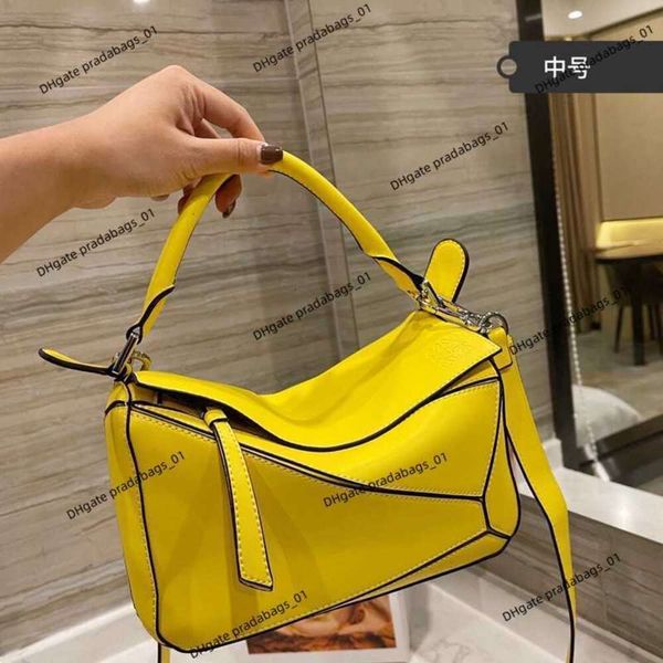 Bulmaca Mini Klasik Geometri Çantası Moda Kadın Çanta% 90 Fabrika Doğrudan Toptan Eşleşen Deri El Taşıyan Omuz Crossbody Bag Tasarımcı Lüks