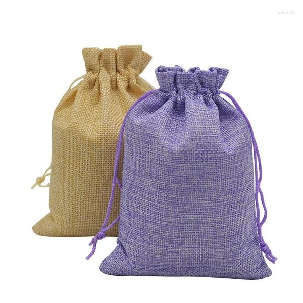 Geschenkverpackung 50pcs Vintage natürliche Sackleinen Hessia Candy Bags Hochzeitsfeiern Bevorzugung Beutel Geburtstagsbedarf Zeichnungsstrings Jute