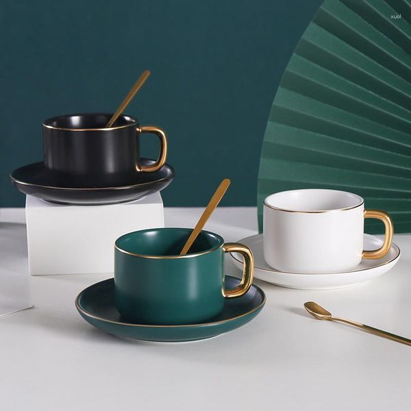 Tazze Tazza da caffè europea in ceramica con cucchiaio Tazza da latte Set piattino Semplice colazione Tè pomeridiano