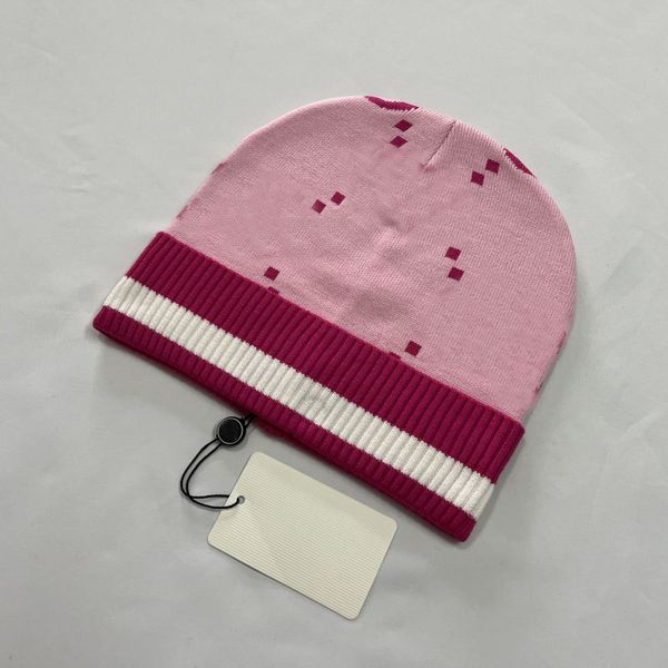 moq = 1 inverno uomo moda berretto nero donna berretto con teschio cappello caldo regalo di Natale uomo casual sportivo ricamato cappelli a vento unisex donna etichetta berretti colorati 6 colori