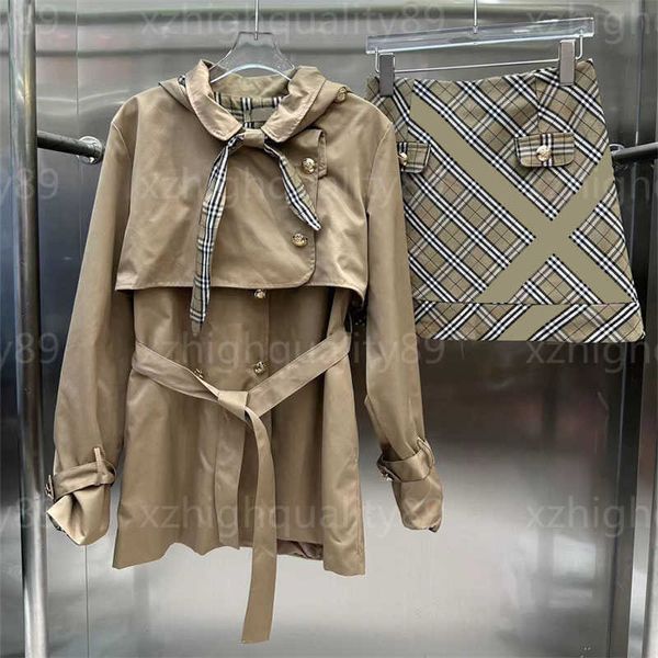 Дизайнерский комплект из двух предметов Женская куртка и юбка Костюм Модный плащ с длинными рукавами и капюшоном Клетчатые короткие юбки Женская одежда Дизайнерские куртки