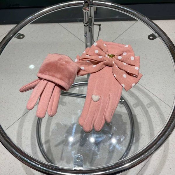 Designer-Handschuhe für Damen, Schleifendekoration, Fäustlinge, herzförmiger Plüsch, Fake-Ring-Design, Mädchen, Fünf-Finger-Handschuhe, Winter-Geschenk, inklusive Box