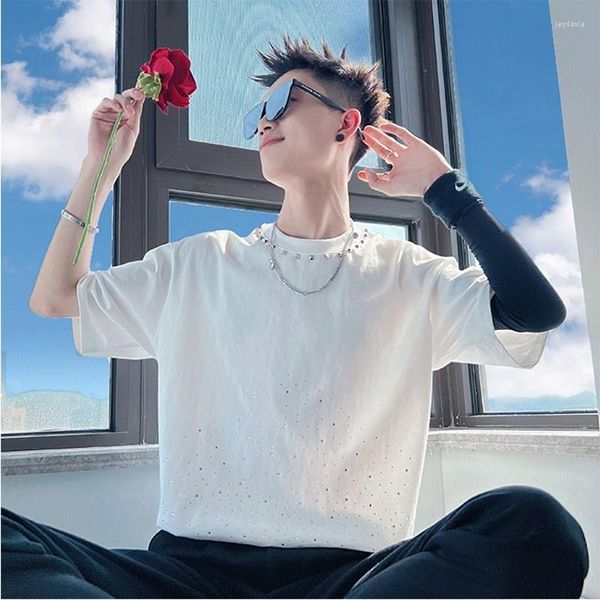 T-shirt da uomo T-shirt con rivetti con strass Manica corta Nero Bianco T-shirt belle T-shirt Stile coreano Tendenza Streetwear Abbigliamento estivo Uomo