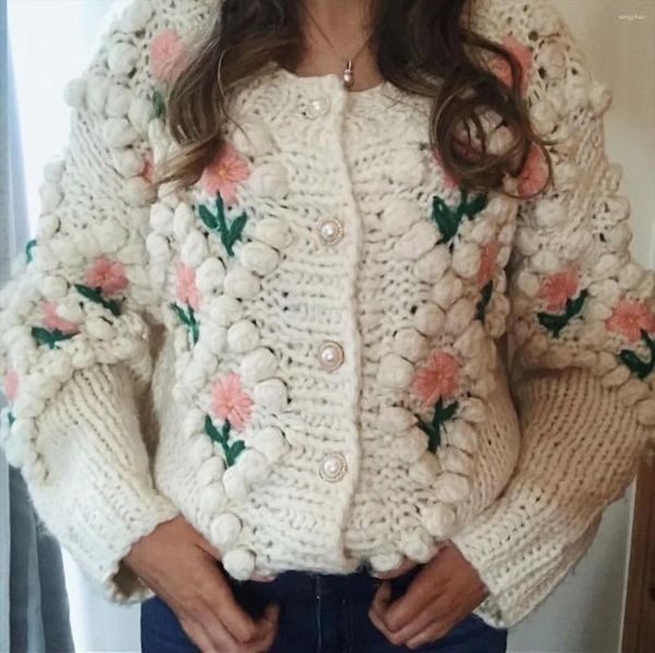 Женские свитера ручной вязки, модные зимние кардиганы с вышивкой в стиле бохо, толстые пуловеры с круглым вырезом и пуговицами в стиле ретро