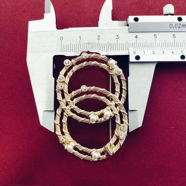 Personalização de joias broches vintage de luxo para mulheres broche de moda design de marca letras reproduções oficiais 18K ouro plat191B