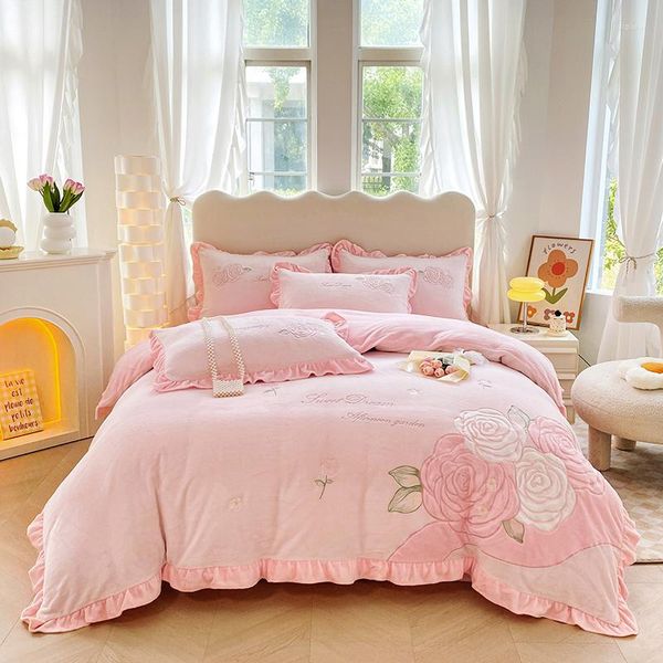 Set di biancheria da letto Rosa caldo e confortevole velluto in pile fiori di rosa ricamo principessa set copripiumino lenzuolo piatto / con angoli federe