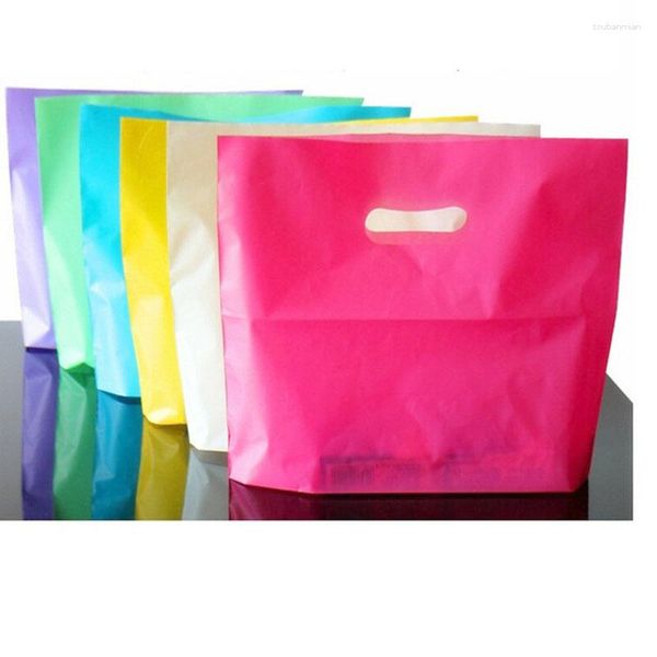 Envoltório de presente 50 unidades / lote Sacos de compras de plástico coloridos com alça rosa boutique saco de embalagem de roupas
