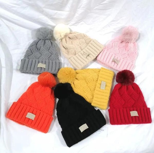 Cuff Beanie Cappelli Designer Donna Uomo Viaggi Outdoor Caldo Cappelli invernali Solid Knit Acrilico Cappello di lusso Pom Pom Berretto giornaliero 7 colori