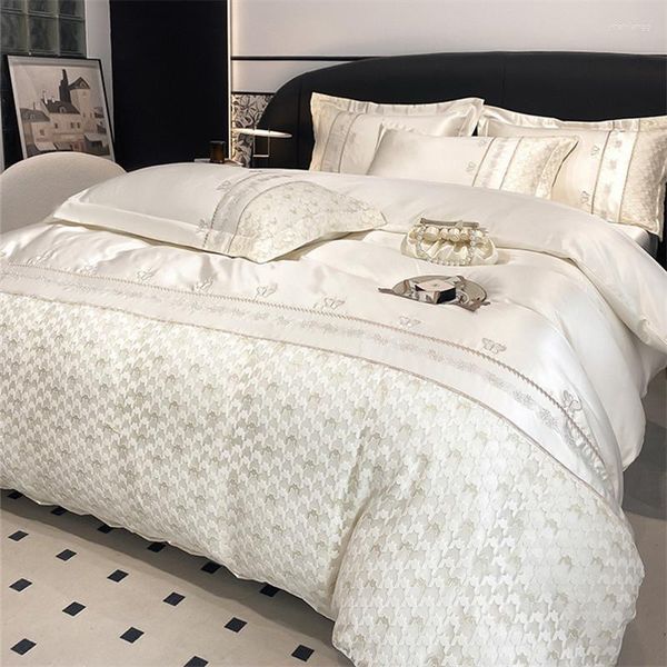 Conjuntos de cama High-end Set Luxo Top Quality Silky Bordado Duveta Capa Cama e Fronhas Consolador