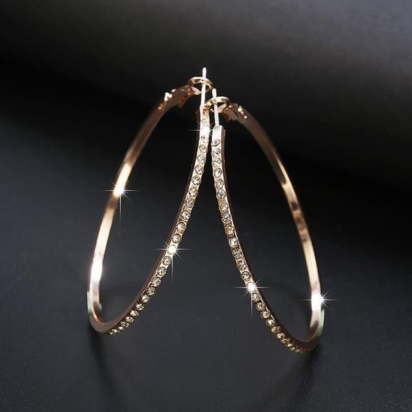 Hoop Huggie Modische Ohrringe mit Strasssteinen, großer Kreis, schlichte goldfarbene Schleife für Damen2594