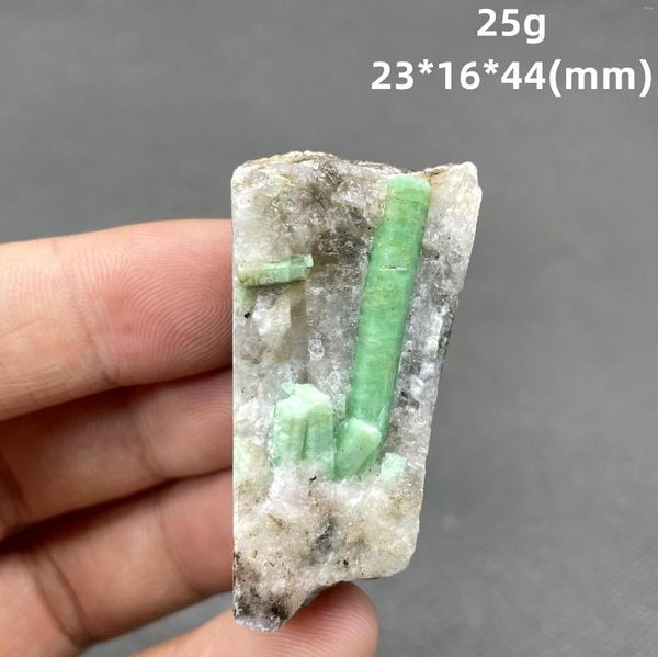 Dekorative Figuren ! Natürliche grüne Smaragd-Mineralkristalle in Edelsteinqualität, Steine und Quarzkristalle aus China